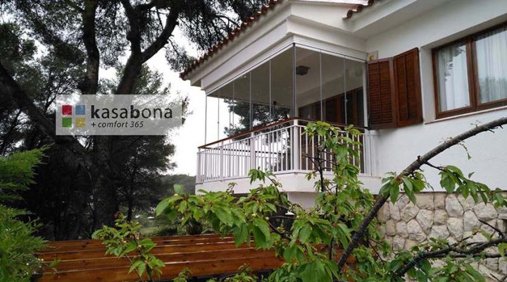 Terraza protegida con cerramiento de cristal en Tarragona